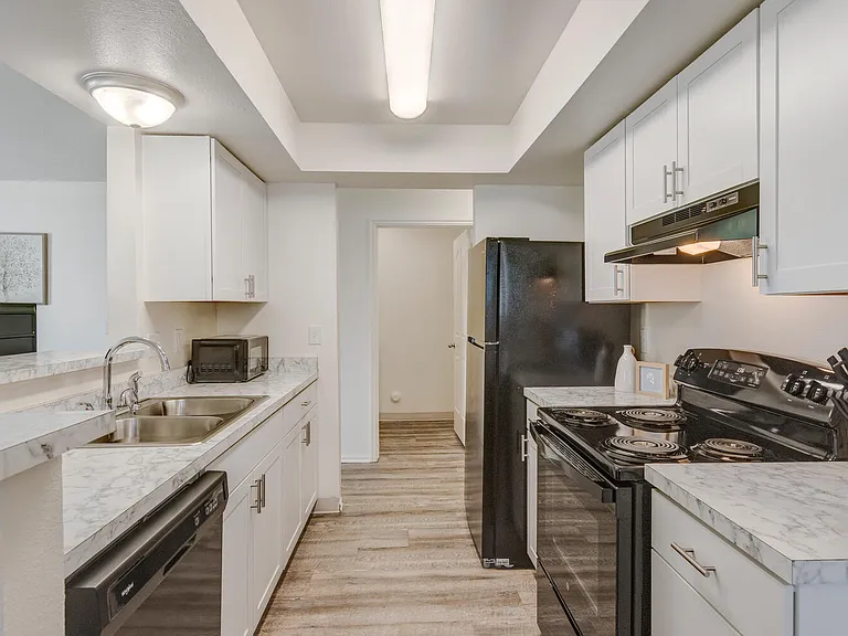Parkwood Pointe Apartments — Photo 99