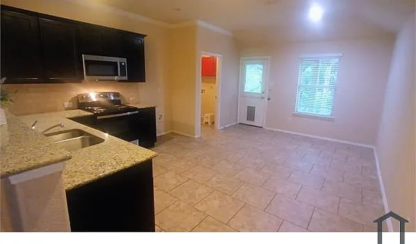 9004 Holliday Ln — Photo 15