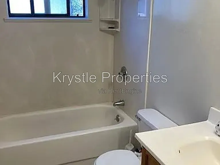 135 W F St — Photo 8