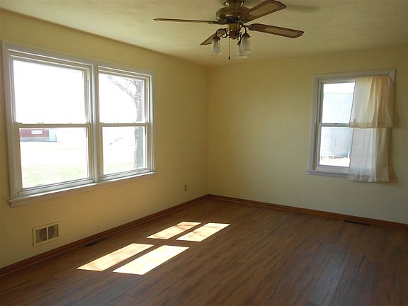 4th image of 3151 Youngstown Ave