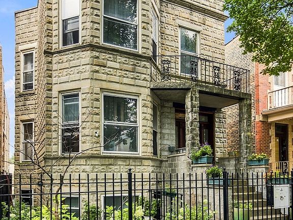 3rd image of 3248 N Oakley Ave