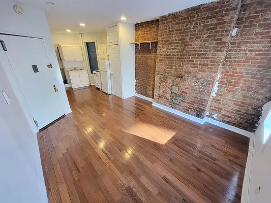 Rented by Bruma Realty LLC | media 7