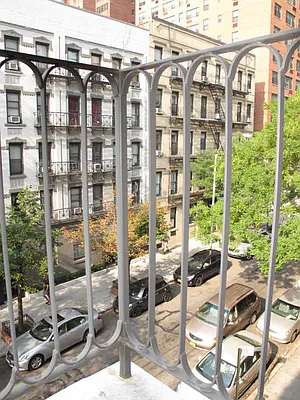 Rented by Metropolis Real Estate of Manhattan | media 25