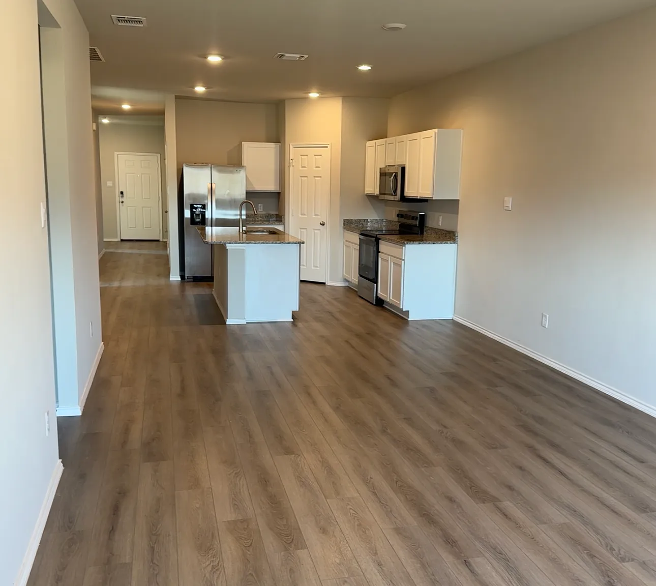 4 bed, 1600 sqft, $1,700 — Photo 1