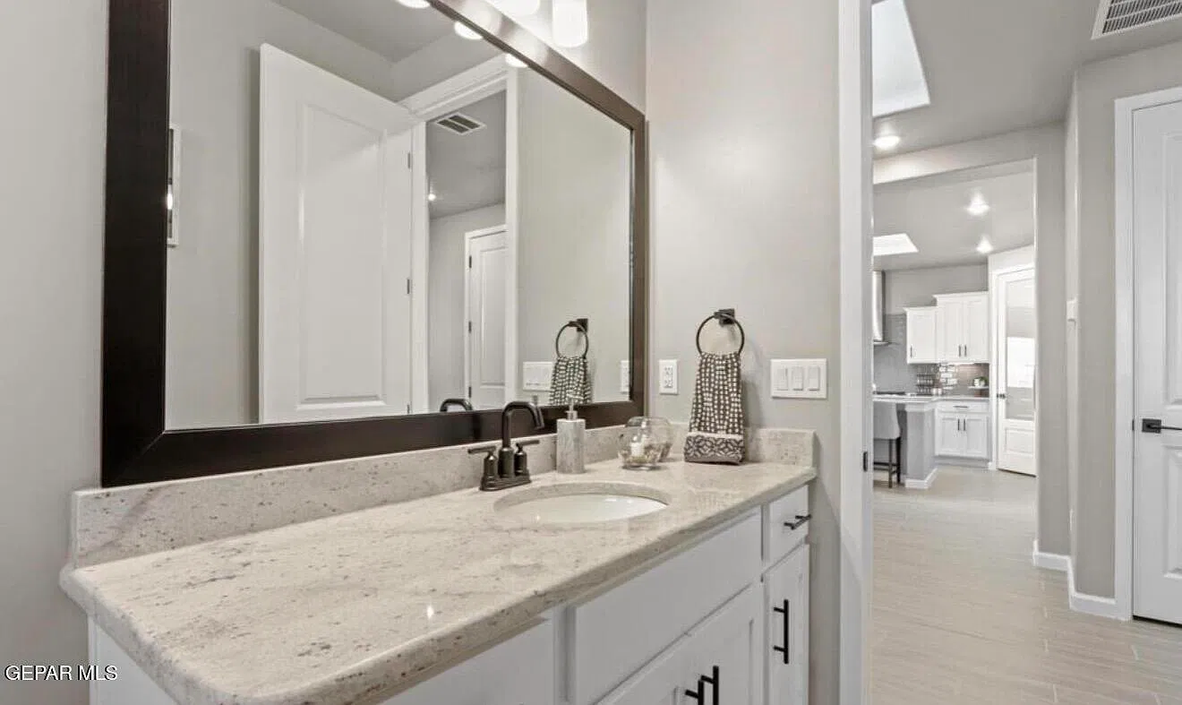4 bed, 2.5 bath, 1944 sqft, $2,495 — Photo 4