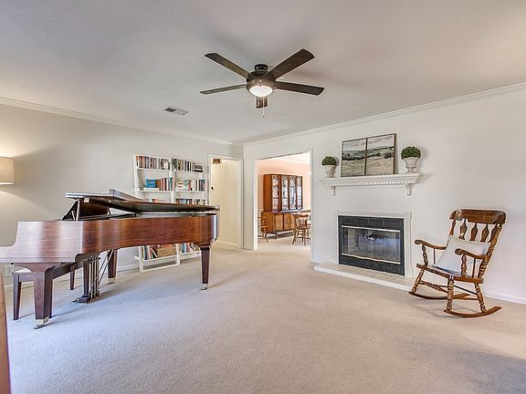 2nd image of 302 Rosemary St