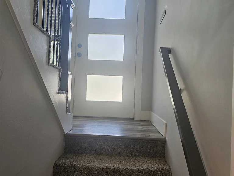 14465 Krug Cir — Photo 2