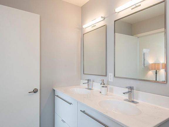 2nd image of 1528 Walnut St #1301