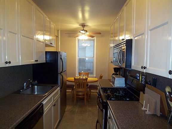 3rd image of 472 Gramatan Ave APT Aa3