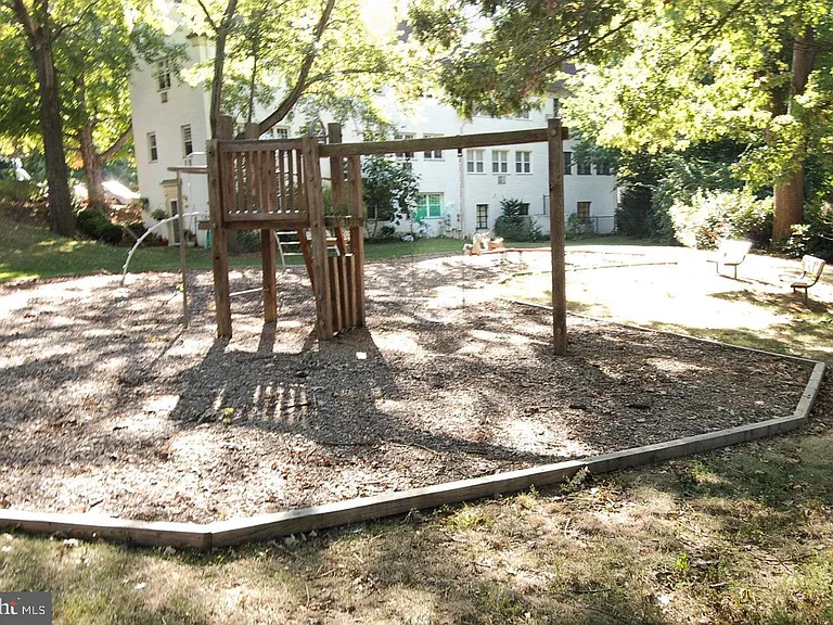 3139 Martha Custis Dr — Photo 41