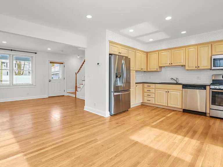 72 Orchard St — Photo 5