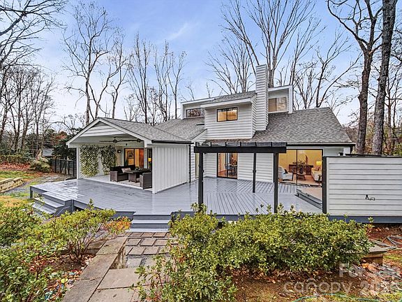 2nd image of 3911 Windwood Cir