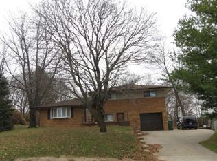 111 Hillcrest Dr, Washington, IL 61571
