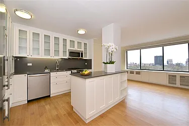 Rented by R New York