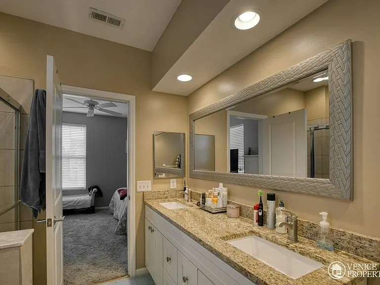 Two Bedroom with Garage near Grandview — Photo 8