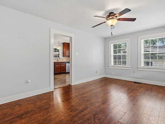 3rd image of 347 Woodlawn Ave