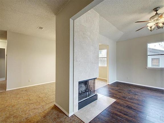3rd image of 1402 E Mesa Park Dr