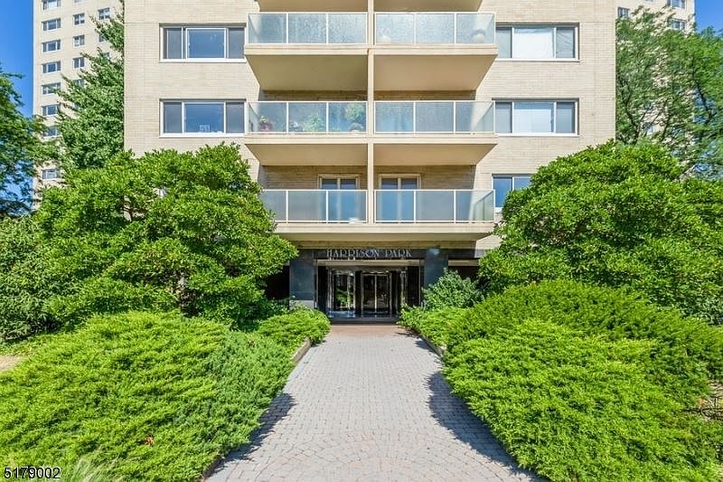 1st image of 377 S Harrison St #4K