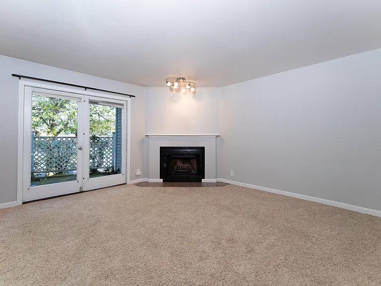 12023 SE 60th St #F — Photo 6