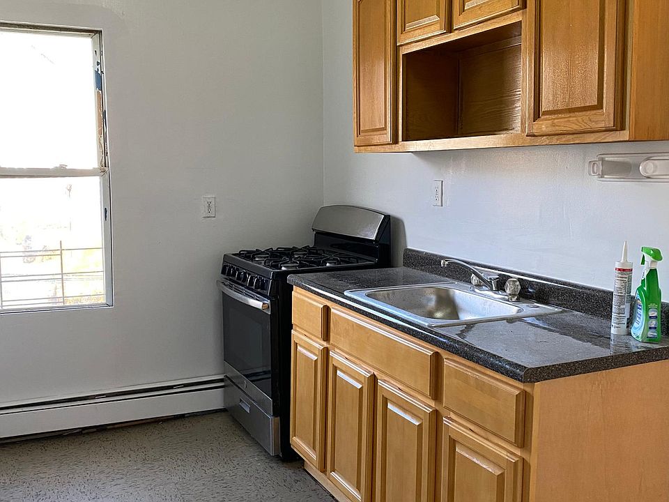 1st image of 24 Jones Pl #2