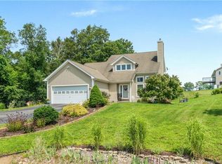 15 Cove Brook Ln, Uncasville, CT 06382
