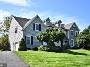 121 Davis Dr, North Wales, PA 19454