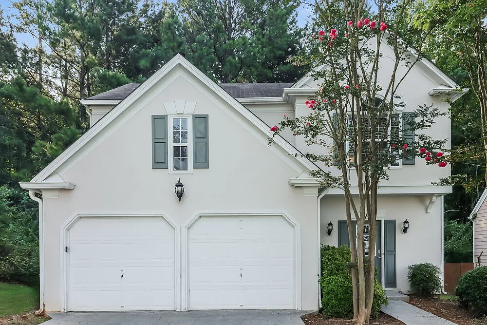 3 bed, 2.5 bath, 2104 sqft, $2,150 — Photo 1