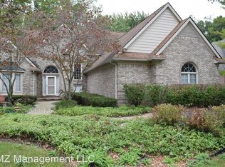 8479 Pine Cove Dr, Commerce Twp, MI 48382