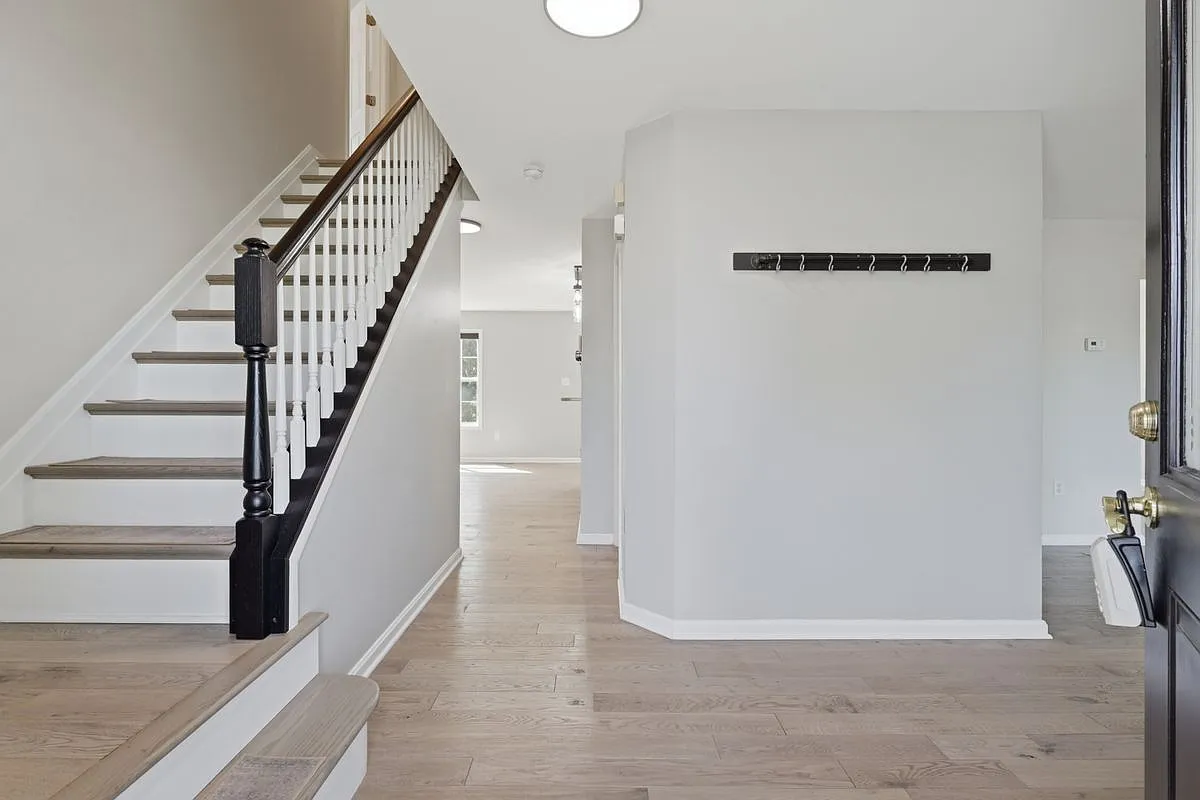 5 bed, 4.0 bath, 2833 sqft, $2,750 — Photo 2