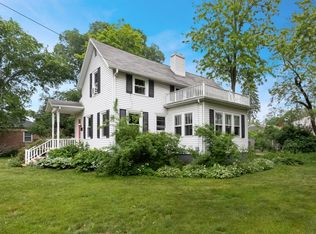 493 Geneva Rd, Glen Ellyn, IL 60137