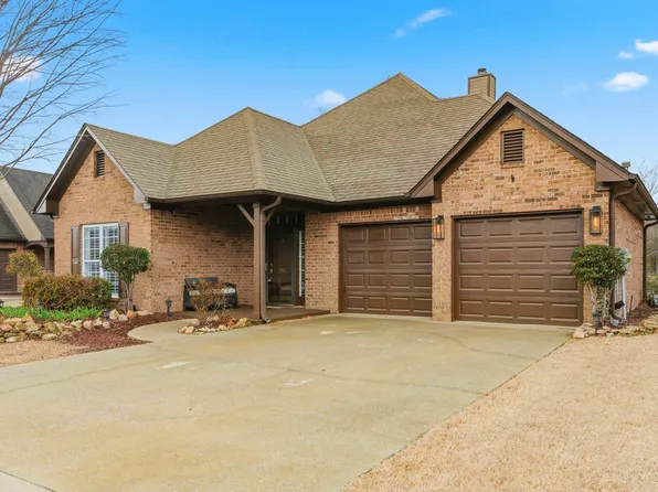 295 Creekside Ln, Pelham, AL 35124