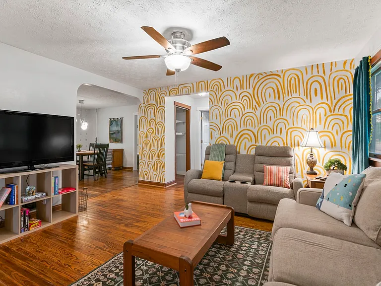 2302 Porter St — Photo 7