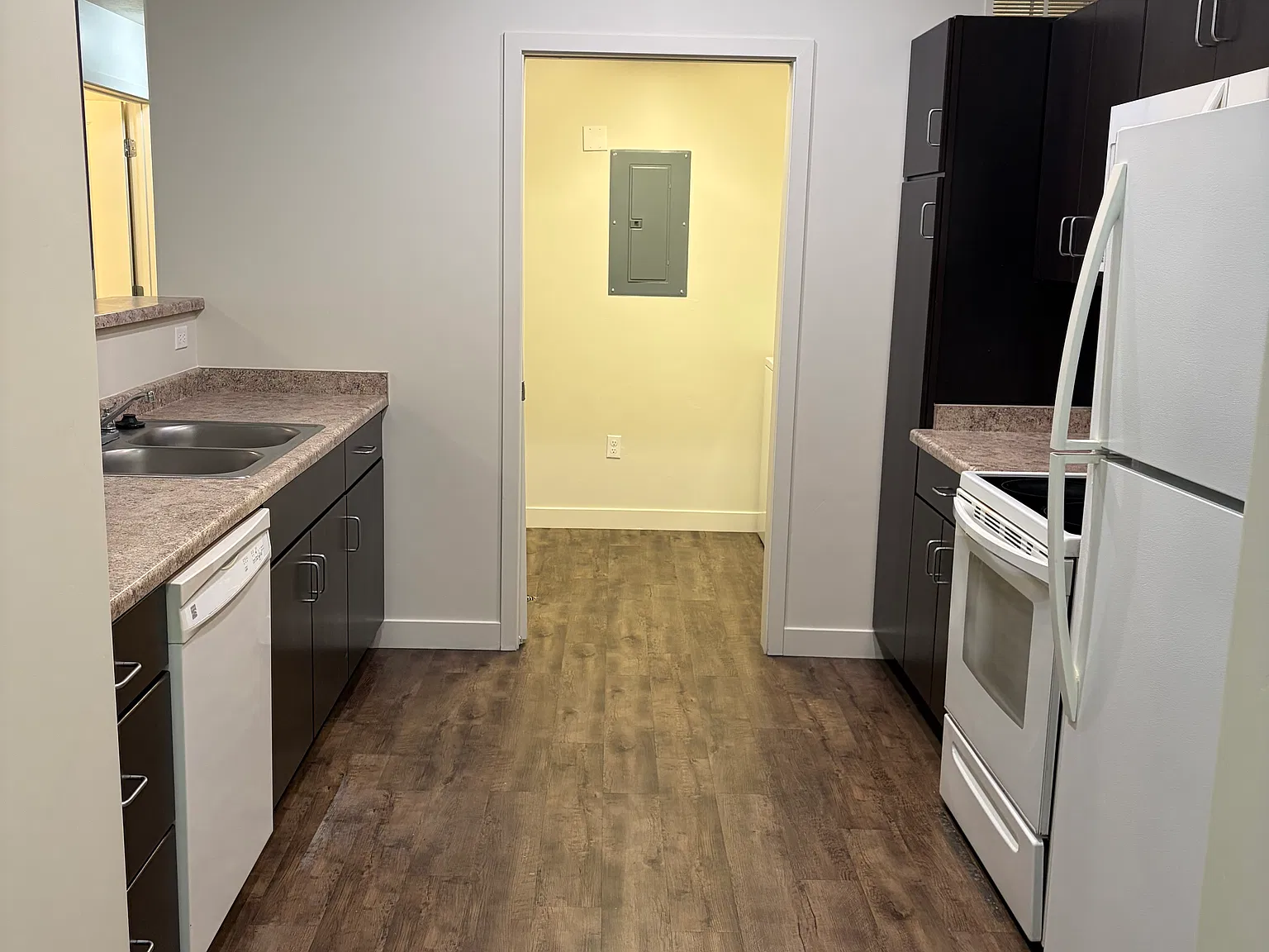 2 bed, 850 sqft, $1,400 — Photo 2