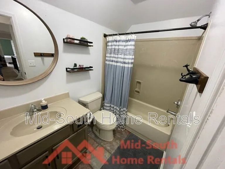 11189 Bernadette Cv — Photo 14