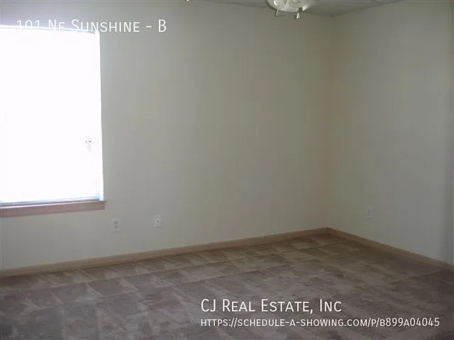 101 NE Sunshine St #B — Photo 6