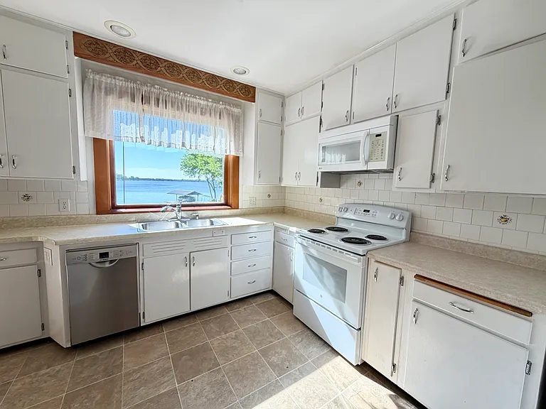 136 E Hazel Dell — Photo 15