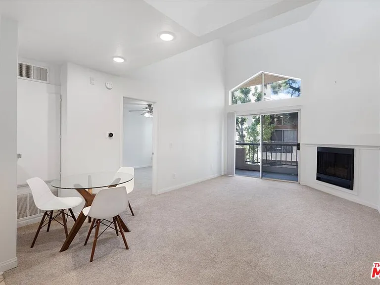 5530 Owensmouth Ave #316 — Photo 2