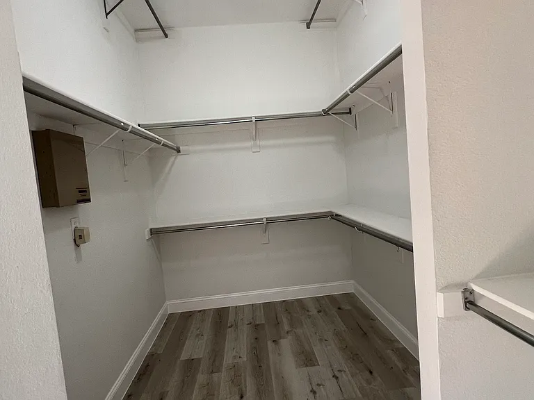 7717 Lakecrest Ct — Photo 16