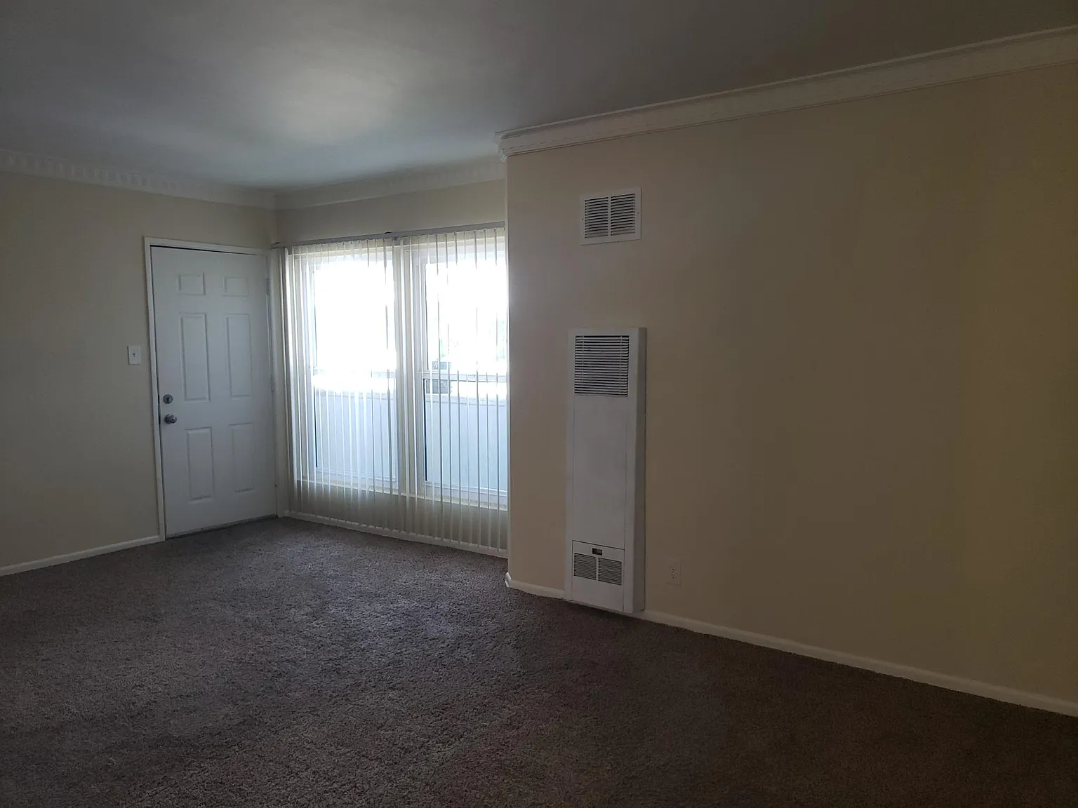 2 bed, 900 sqft, $2,050 — Photo 1