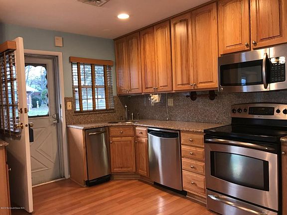 5th image of 1095B Argyll Cir