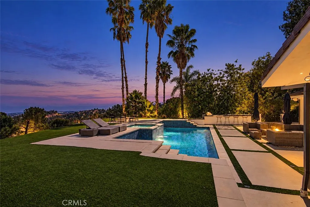 4 bed, 4.5 bath, 3162 sqft, $10,995 — Photo 1