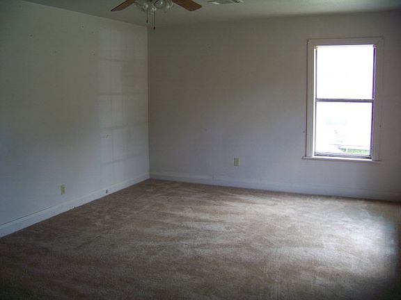 3rd image of 1937 Green Ave