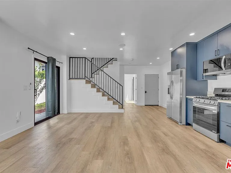 14121 Califa St — Photo 15