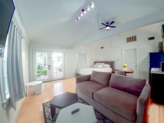 3rd image of 3112 Bowen St APT E