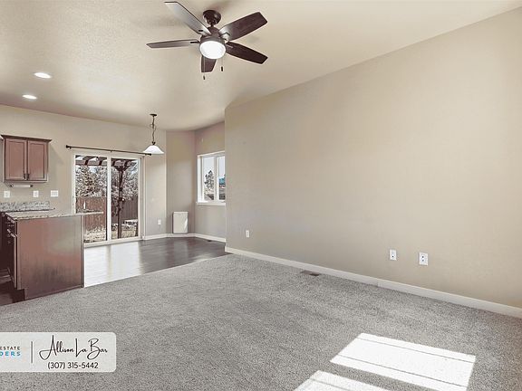 3rd image of 851 Fossil Butte St