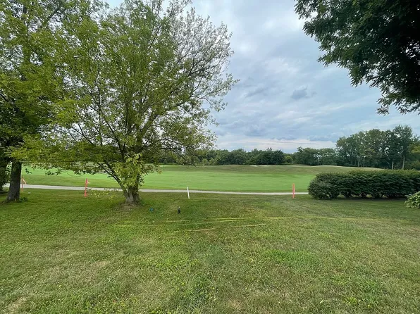 1230 Monterey Dr, Chesterton, IN 46304