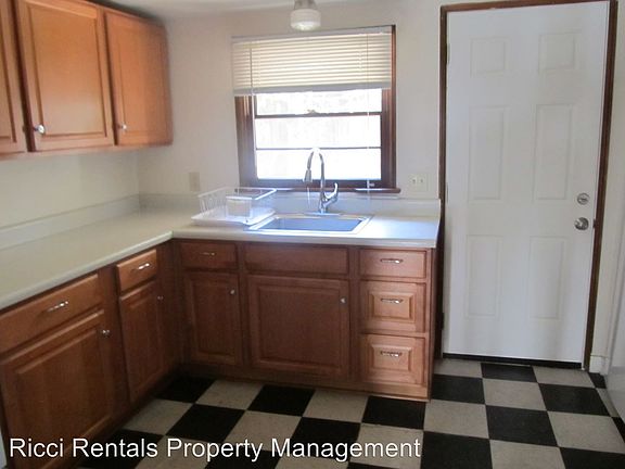 3rd image of 262 N Grand B Studio