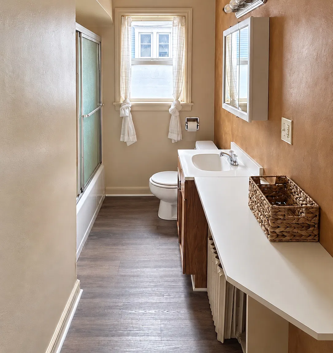 2 bed, $1,300 — Photo 4