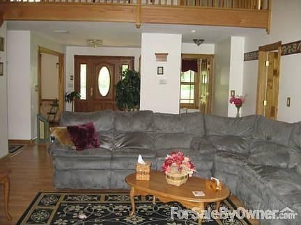 5th image of 29 Lydon Ln