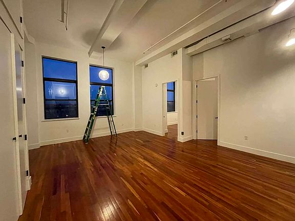 4th image of 181 Bainbridge St #404